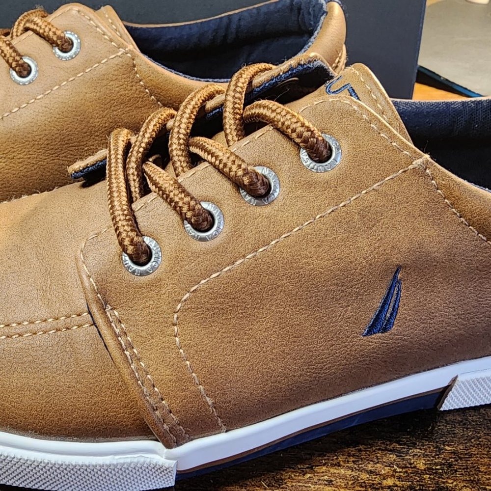 LIKE NEW Nautica Berrian Moc Tan 351393 Grade-School Size 3Y